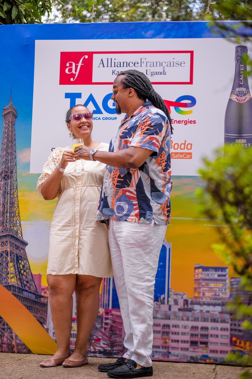 Navio with Wife